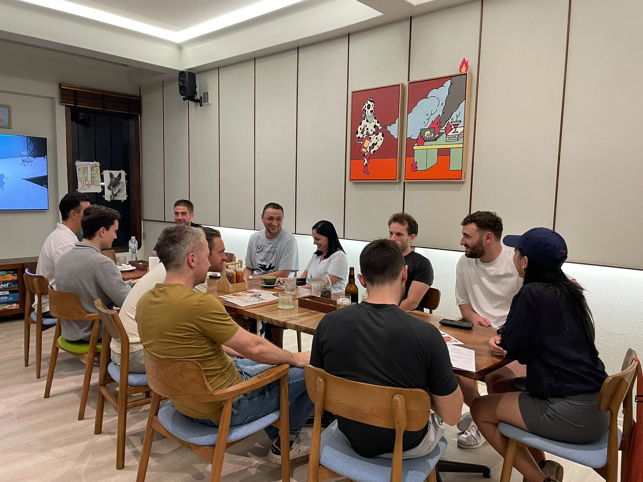 Experienced ecommerce operators discussing AI and business systems in Chiang Mai